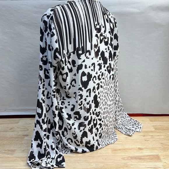 CAbi Animal Print Faux Wrap Scoop neck Long Sleeve Blouse - Picture 4 of 11